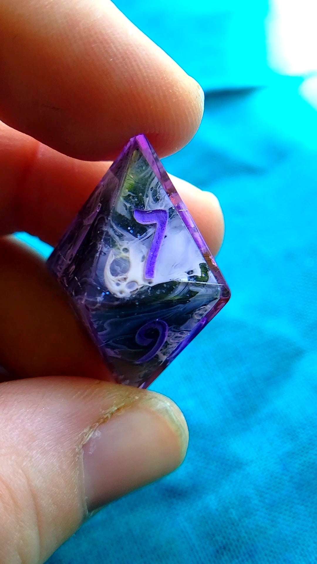 Essek inspired 7 piece resin ttrpg dice set